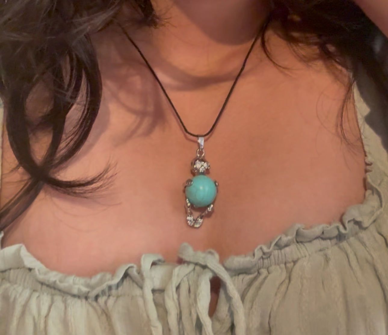 Skulls grasp pendant